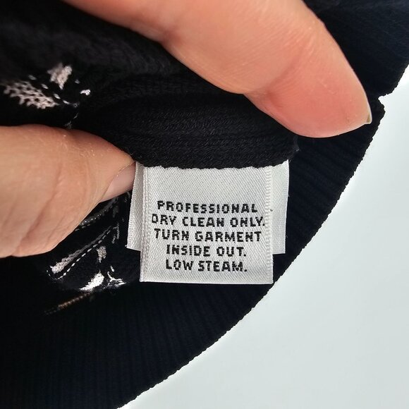 St. John Golf Chevron Intarsia Knit Vest L Black Red Tan Preppy Luxury Artsy - Picture 9 of 10